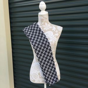 Black and white Lularoe leggings. Giraffes!